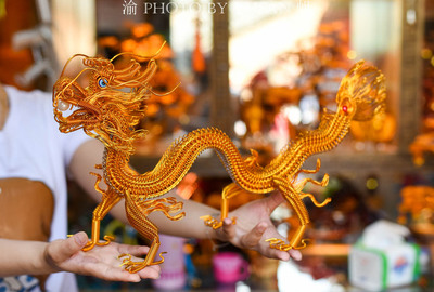 江西一位小伙用金屬絲制作工藝品,月入萬(wàn)元,供不應(yīng)求